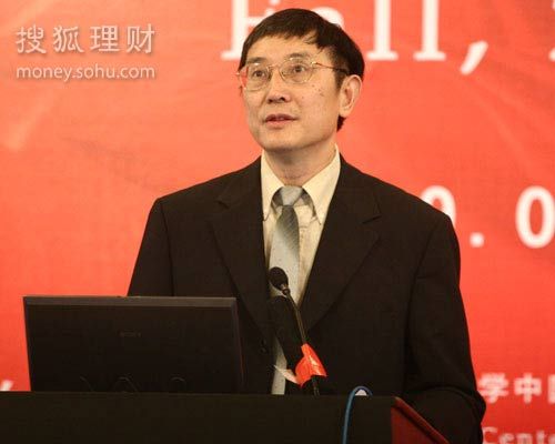 《消费与家庭经济学》杂志主编,罗德岛大学金融学教授肖经建现场发言