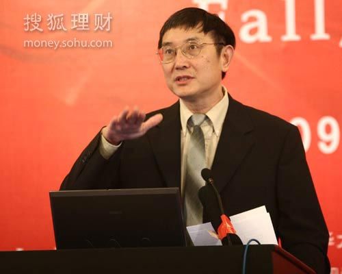 《消费与家庭经济学》杂志主编,罗德岛大学金融学教授肖经建现场发言