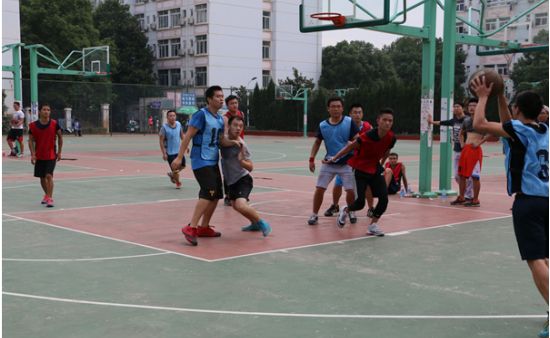 365英国上市官网在线研一研二篮球对抗赛成功举办